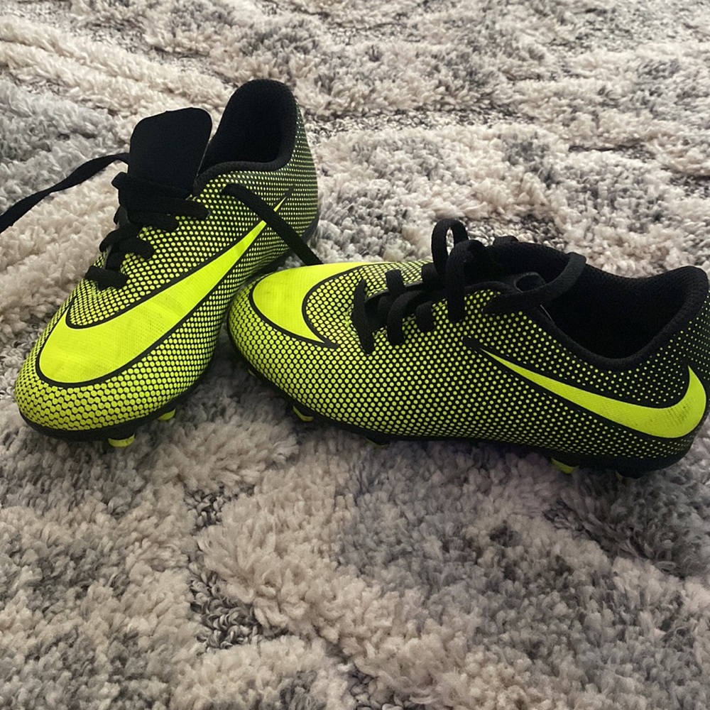 Nike youth size 12C boys soccer cleats
